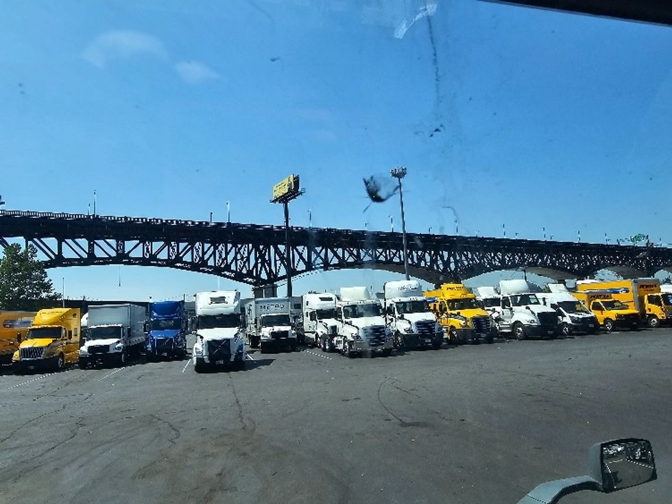 Day Cab Tractor-Heavy Duty Tractors-Volvo-2019-VNL64T300-Kearny-NJ-263,012\n\t\tmiles-$ 49,000 - Image 18