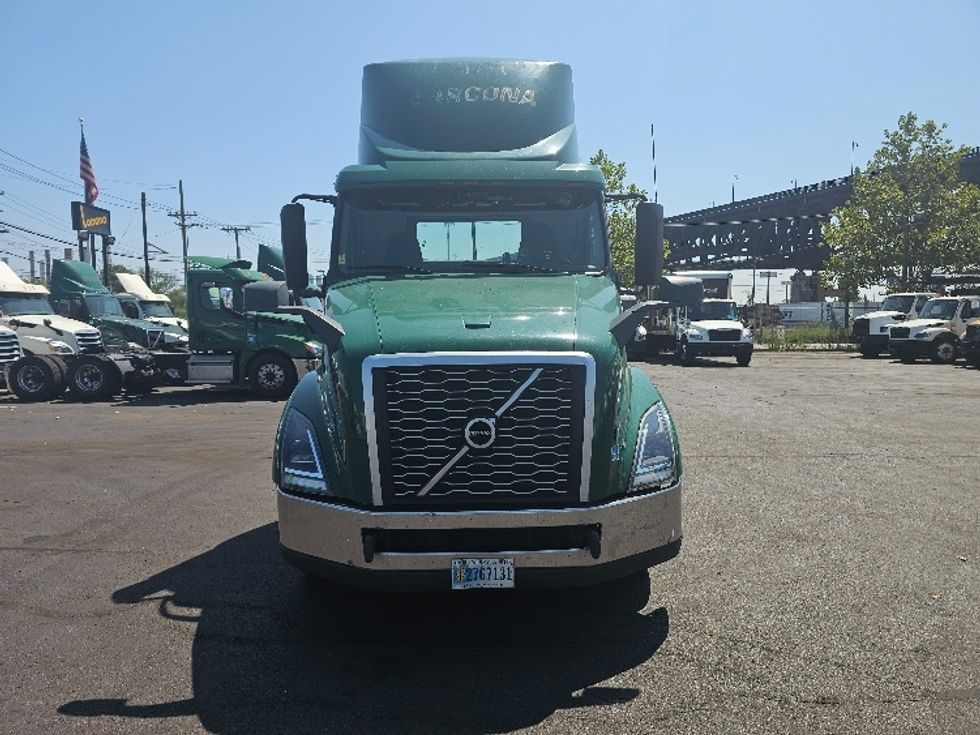 Day Cab Tractor-Heavy Duty Tractors-Volvo-2019-VNL64T300-Kearny-NJ-263,012\n\t\tmiles-$ 49,000 - Image 2