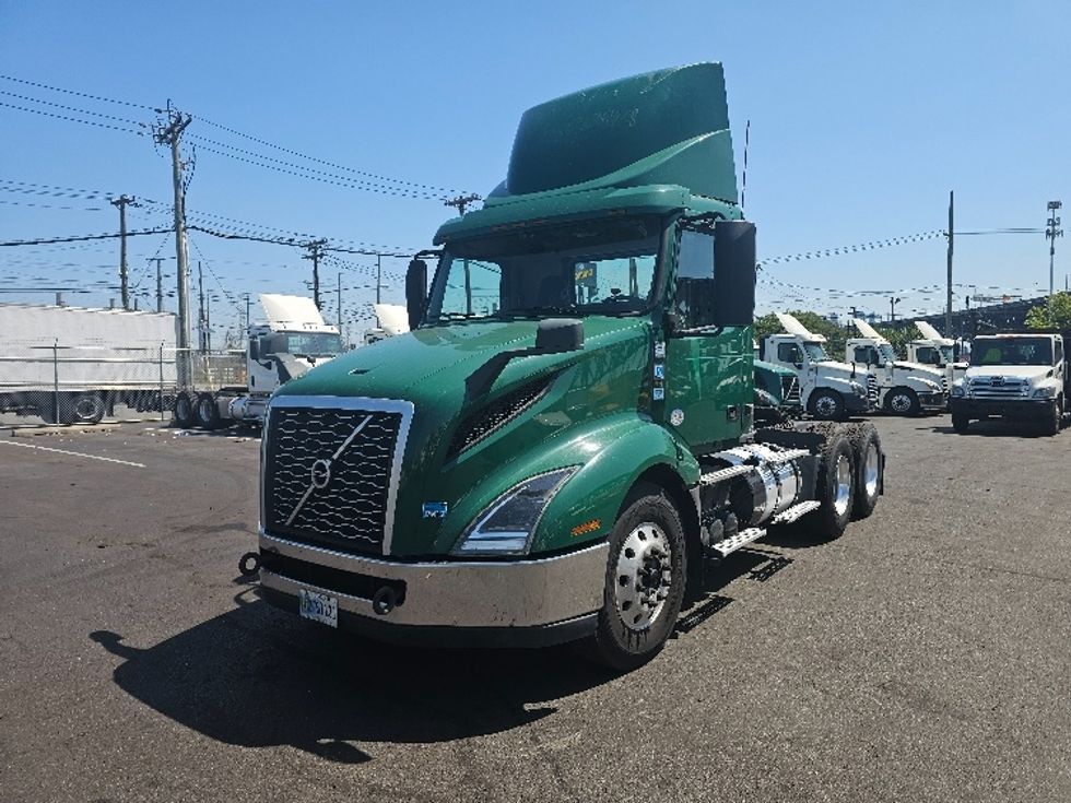 Day Cab Tractor-Heavy Duty Tractors-Volvo-2019-VNL64T300-Kearny-NJ-263,012\n\t\tmiles-$ 49,000 - Image 3