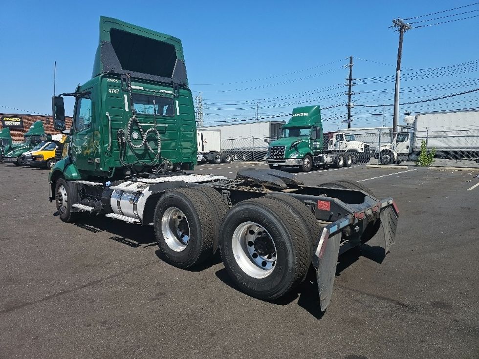 Day Cab Tractor-Heavy Duty Tractors-Volvo-2019-VNL64T300-Kearny-NJ-263,012\n\t\tmiles-$ 49,000 - Image 5
