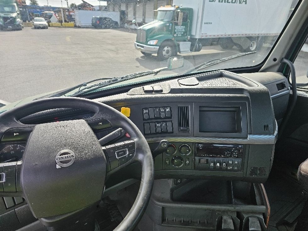 Day Cab Tractor-Heavy Duty Tractors-Volvo-2019-VNL64T300-Kearny-NJ-263,519\n\t\tmiles-$ 46,500 - Image 10