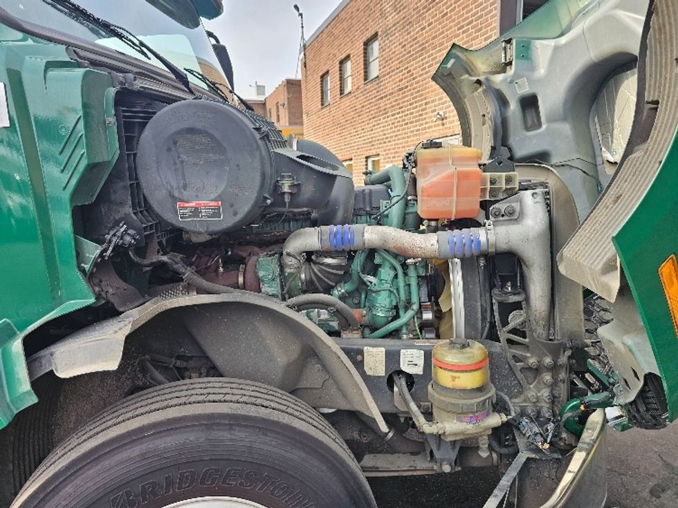 Day Cab Tractor-Heavy Duty Tractors-Volvo-2019-VNL64T300-Kearny-NJ-263,519\n\t\tmiles-$ 46,500 - Image 15