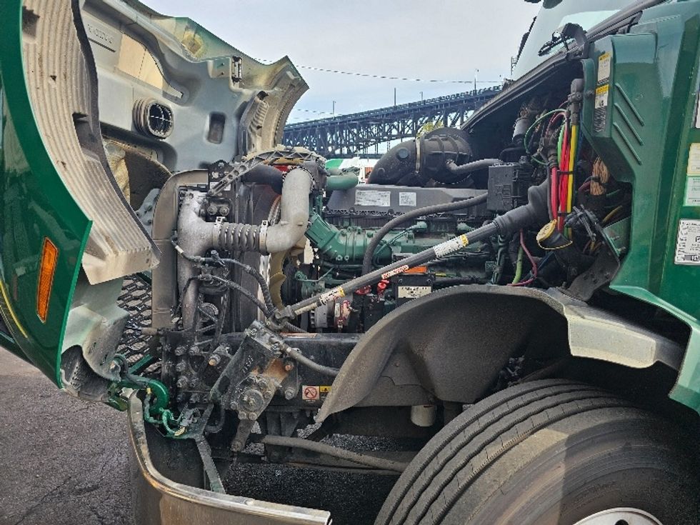 Day Cab Tractor-Heavy Duty Tractors-Volvo-2019-VNL64T300-Kearny-NJ-263,519\n\t\tmiles-$ 46,500 - Image 16