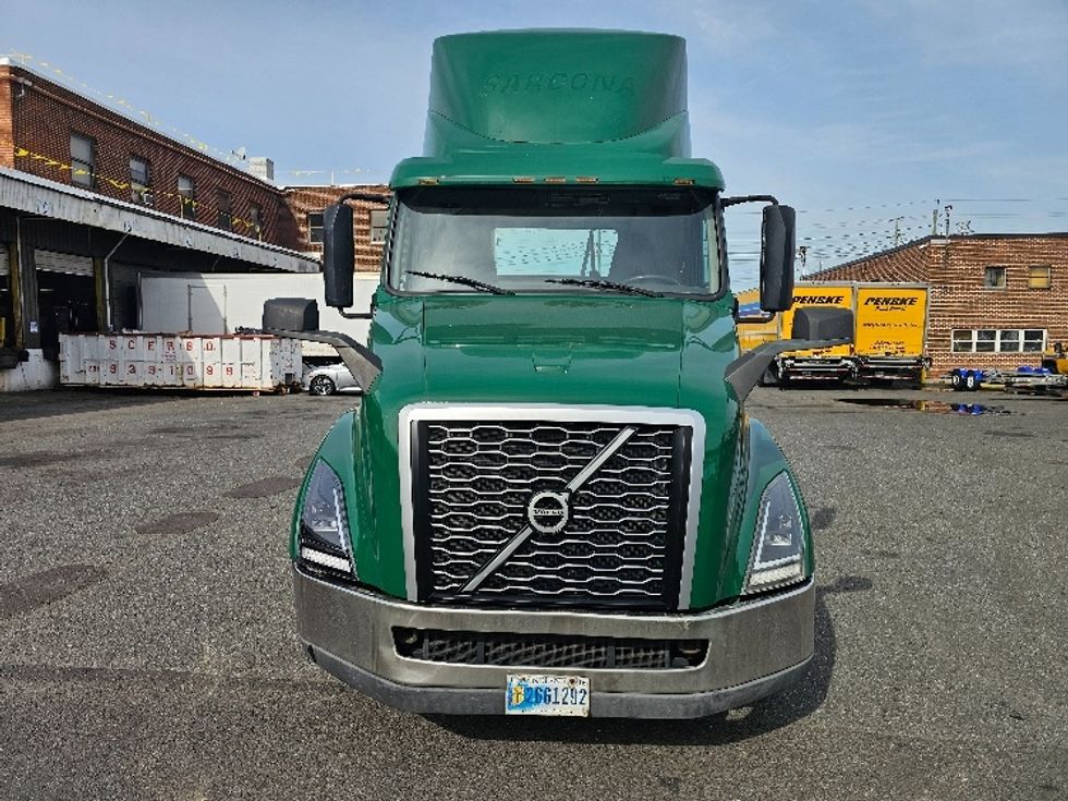 Day Cab Tractor-Heavy Duty Tractors-Volvo-2019-VNL64T300-Kearny-NJ-263,519\n\t\tmiles-$ 46,500 - Image 2