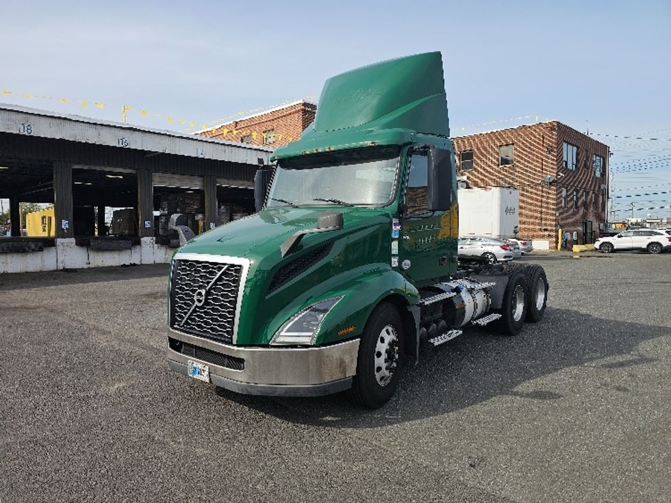 Day Cab Tractor-Heavy Duty Tractors-Volvo-2019-VNL64T300-Kearny-NJ-263,519\n\t\tmiles-$ 46,500 - Image 3