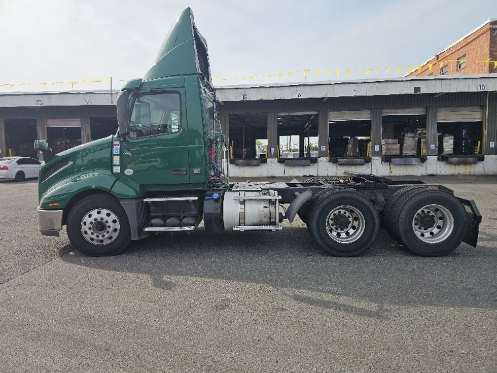 Day Cab Tractor-Heavy Duty Tractors-Volvo-2019-VNL64T300-Kearny-NJ-263,519\n\t\tmiles-$ 46,500 - Image 4