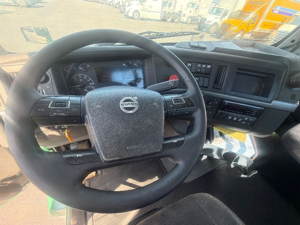 Day Cab Tractor-Heavy Duty Tractors-Volvo-2019-VNL64T300-Kearny-NJ-393,278\n\t\tmiles-$ 41,250 - Image 11