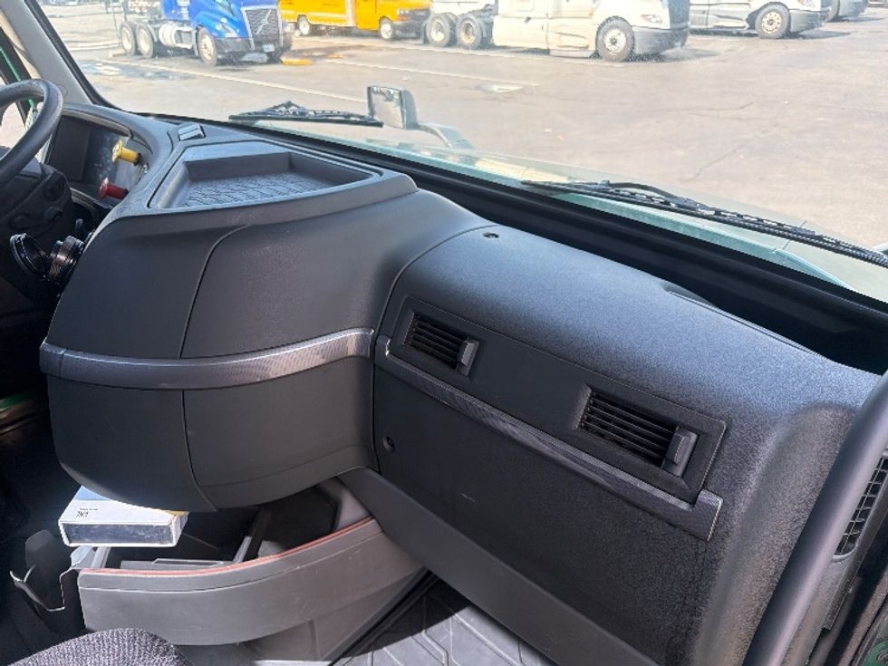 Day Cab Tractor-Heavy Duty Tractors-Volvo-2019-VNL64T300-Kearny-NJ-393,278\n\t\tmiles-$ 41,250 - Image 13