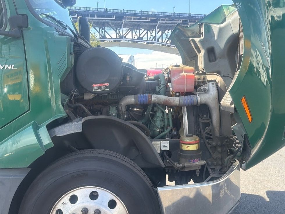 Day Cab Tractor-Heavy Duty Tractors-Volvo-2019-VNL64T300-Kearny-NJ-393,278\n\t\tmiles-$ 41,250 - Image 15