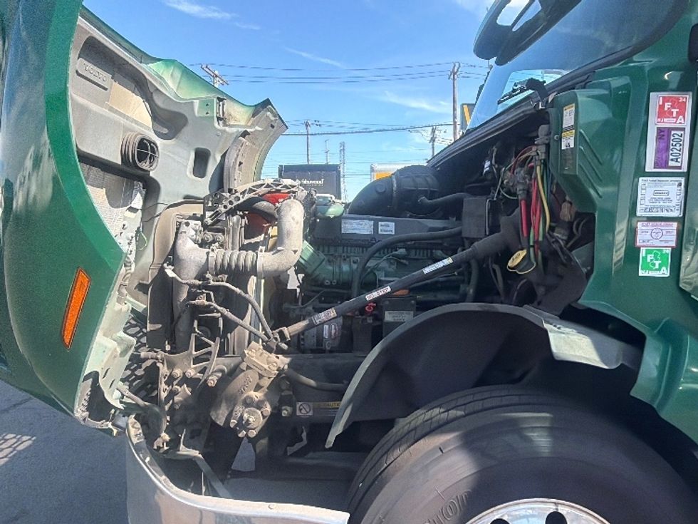 Day Cab Tractor-Heavy Duty Tractors-Volvo-2019-VNL64T300-Kearny-NJ-393,278\n\t\tmiles-$ 41,250 - Image 16