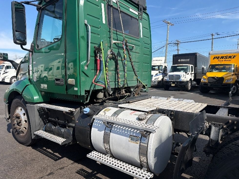 Day Cab Tractor-Heavy Duty Tractors-Volvo-2019-VNL64T300-Kearny-NJ-393,278\n\t\tmiles-$ 41,250 - Image 17