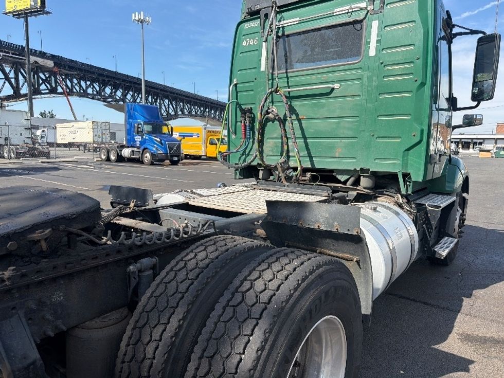 Day Cab Tractor-Heavy Duty Tractors-Volvo-2019-VNL64T300-Kearny-NJ-393,278\n\t\tmiles-$ 41,250 - Image 18