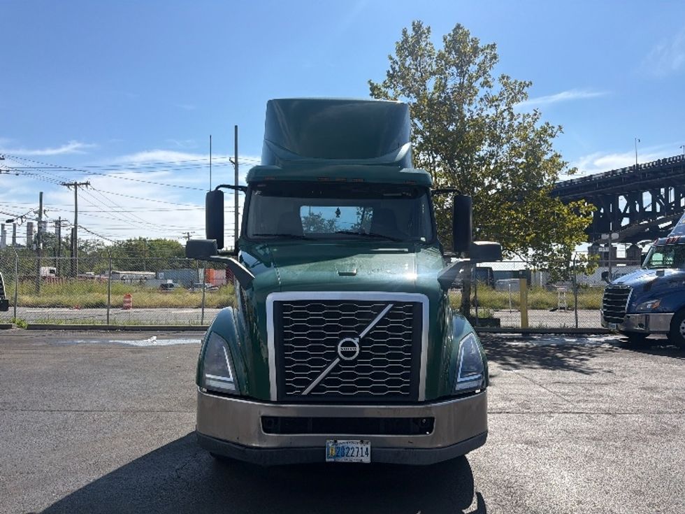 Day Cab Tractor-Heavy Duty Tractors-Volvo-2019-VNL64T300-Kearny-NJ-393,278\n\t\tmiles-$ 41,250 - Image 2