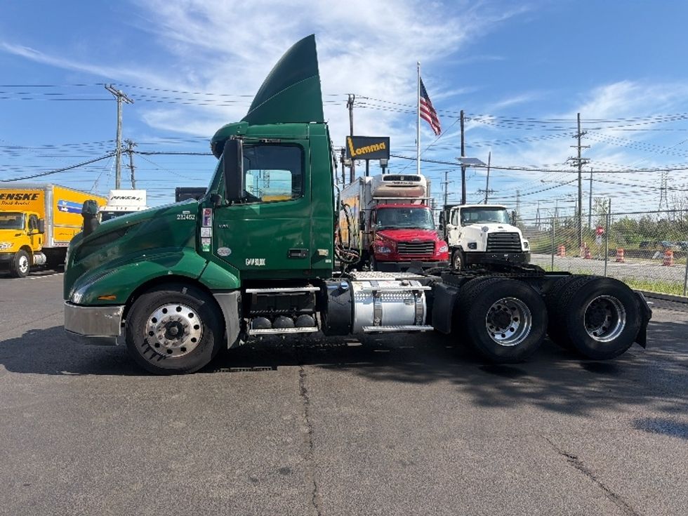 Day Cab Tractor-Heavy Duty Tractors-Volvo-2019-VNL64T300-Kearny-NJ-393,278\n\t\tmiles-$ 41,250 - Image 4