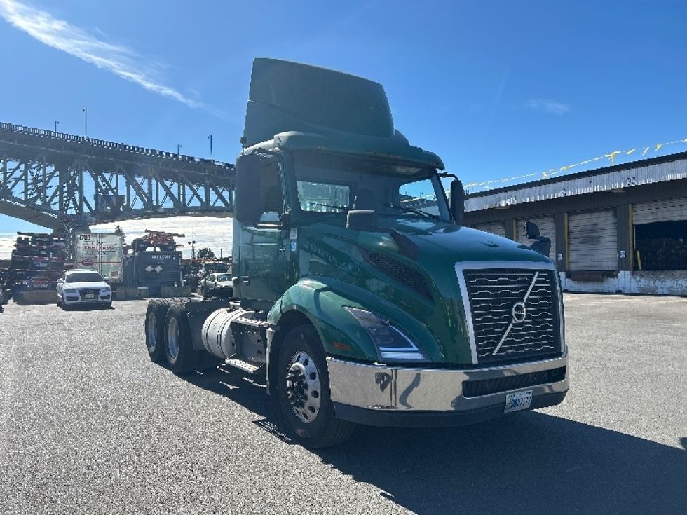 Day Cab Tractor-Heavy Duty Tractors-Volvo-2019-VNL64T300-Kearny-NJ-443,549\n\t\tmiles-$ 36,750 - Image 1