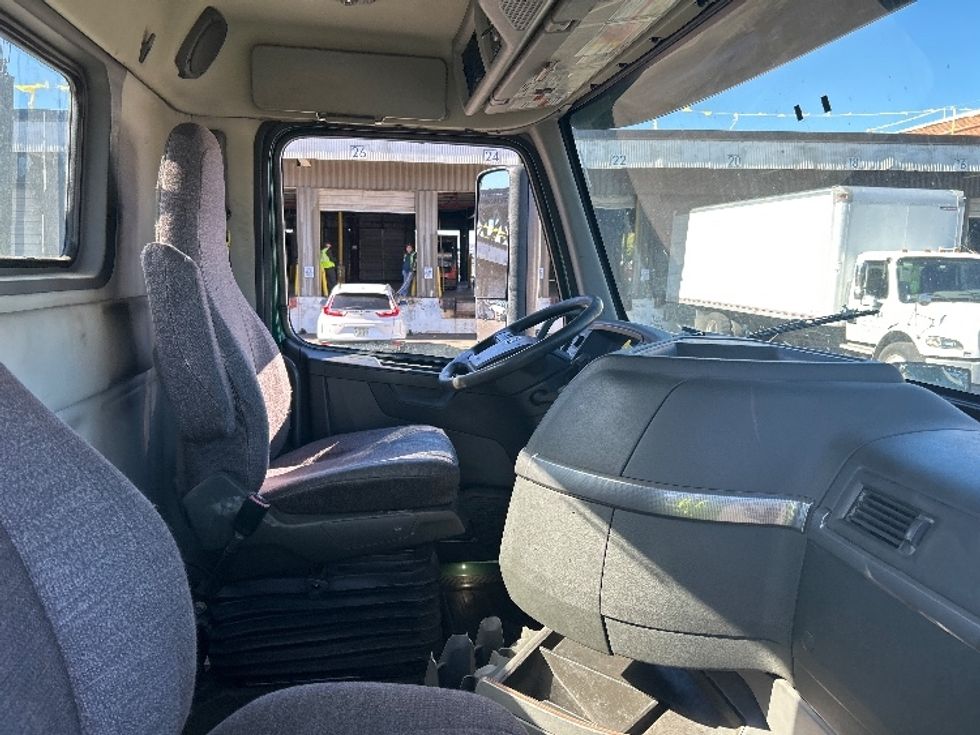 Day Cab Tractor-Heavy Duty Tractors-Volvo-2019-VNL64T300-Kearny-NJ-443,549\n\t\tmiles-$ 36,750 - Image 14