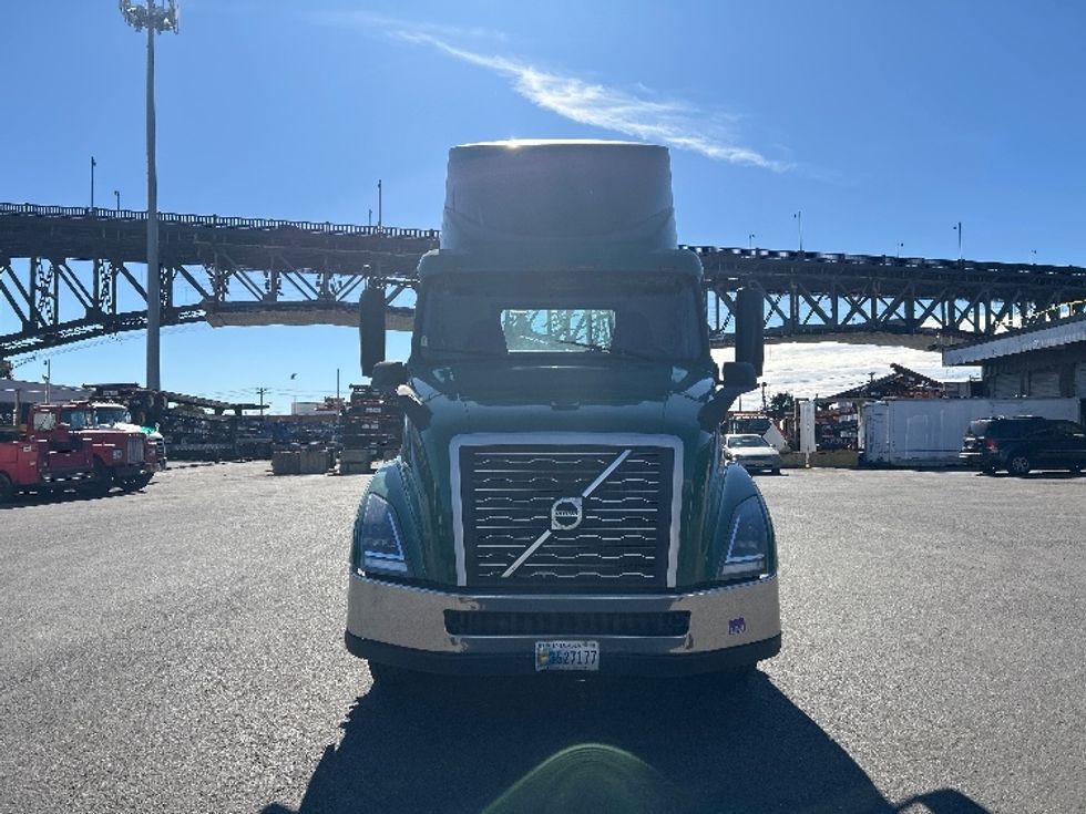 Day Cab Tractor-Heavy Duty Tractors-Volvo-2019-VNL64T300-Kearny-NJ-443,549\n\t\tmiles-$ 36,750 - Image 2