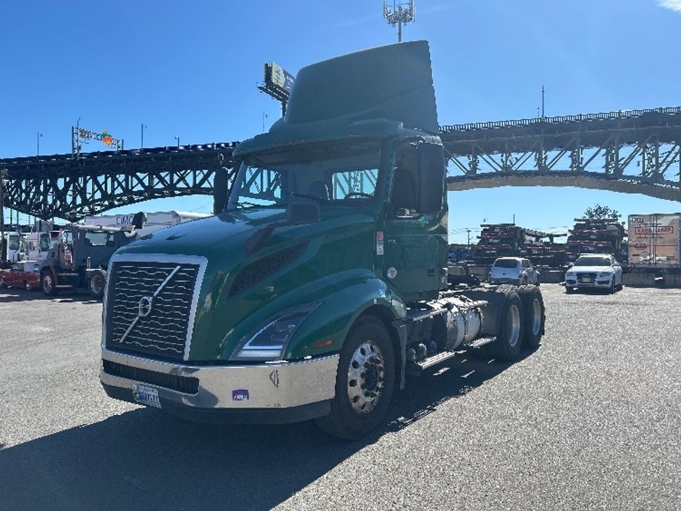 Day Cab Tractor-Heavy Duty Tractors-Volvo-2019-VNL64T300-Kearny-NJ-443,549\n\t\tmiles-$ 36,750 - Image 3