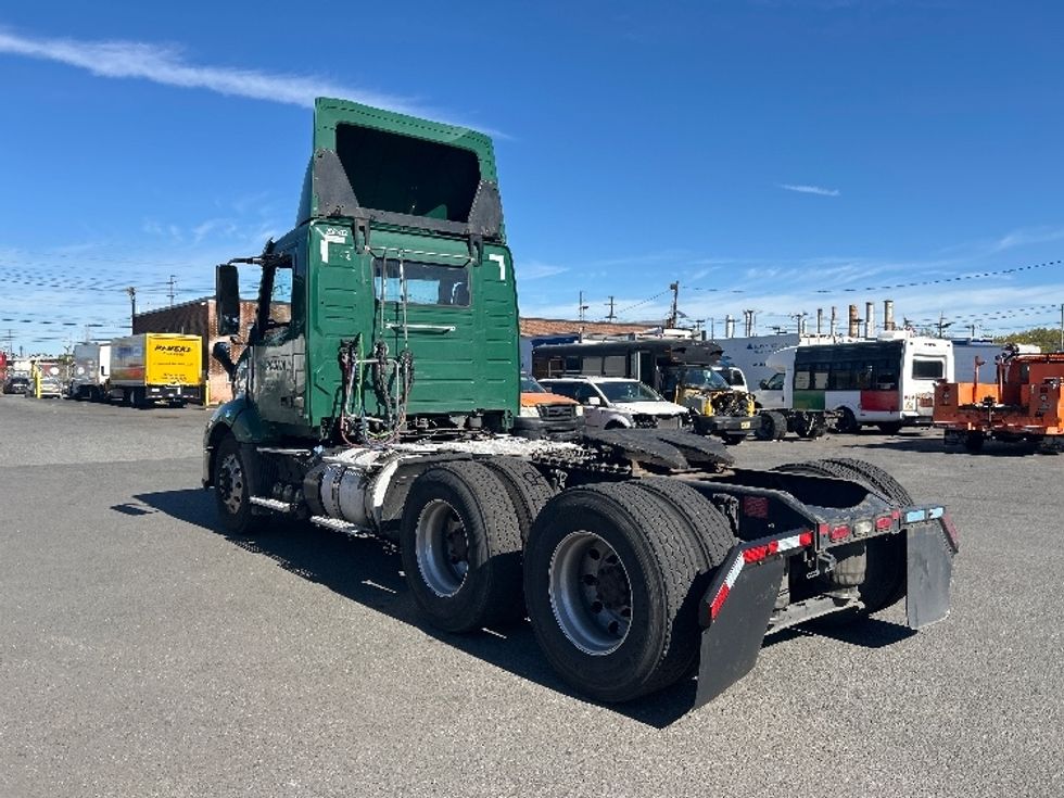 Day Cab Tractor-Heavy Duty Tractors-Volvo-2019-VNL64T300-Kearny-NJ-443,549\n\t\tmiles-$ 36,750 - Image 5