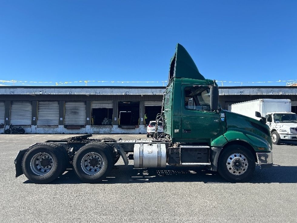 Day Cab Tractor-Heavy Duty Tractors-Volvo-2019-VNL64T300-Kearny-NJ-443,549\n\t\tmiles-$ 36,750 - Image 8