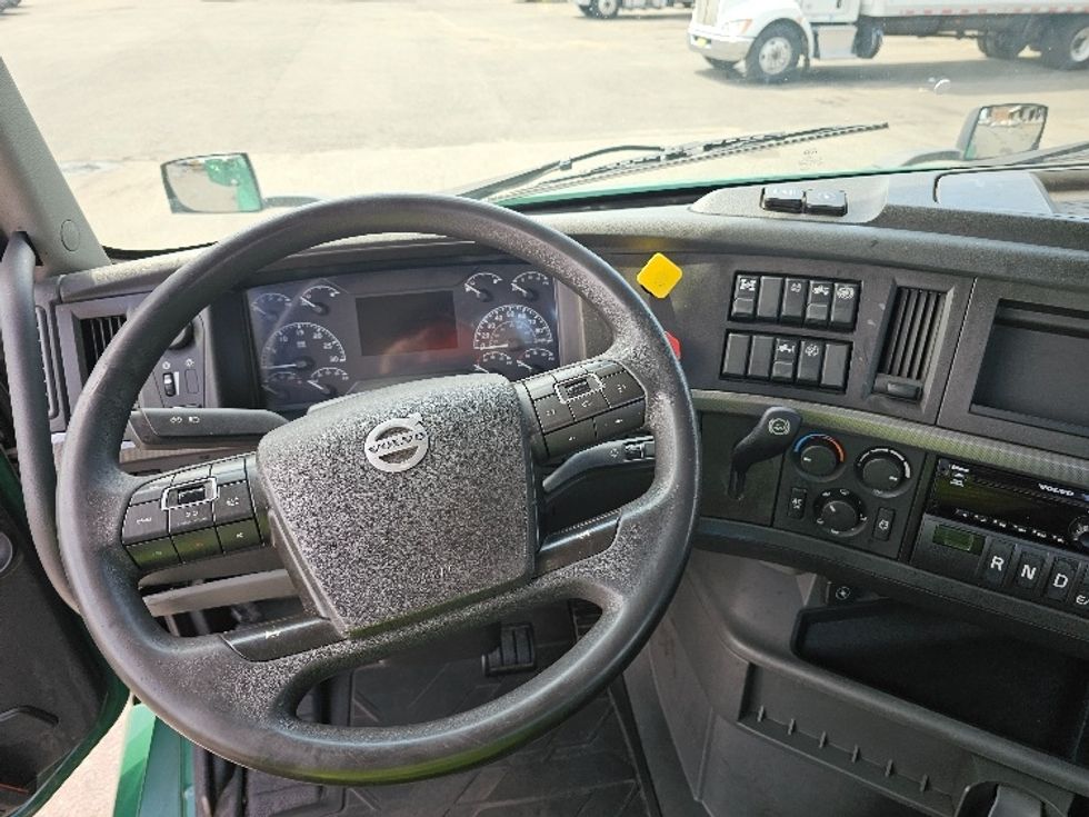 Day Cab Tractor-Heavy Duty Tractors-Volvo-2019-VNL64T300-Kearny-NJ-466,160\n\t\tmiles-$ 38,250 - Image 11
