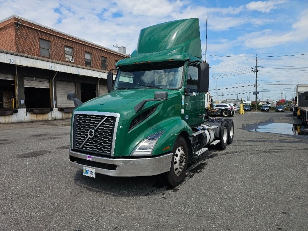 Day Cab Tractor-Heavy Duty Tractors-Volvo-2019-VNL64T300-Kearny-NJ-466,160\n\t\tmiles-$ 38,250 - Image 3