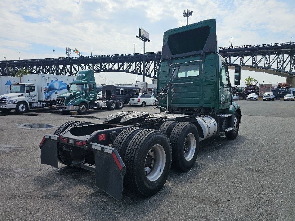 Day Cab Tractor-Heavy Duty Tractors-Volvo-2019-VNL64T300-Kearny-NJ-466,160\n\t\tmiles-$ 38,250 - Image 7