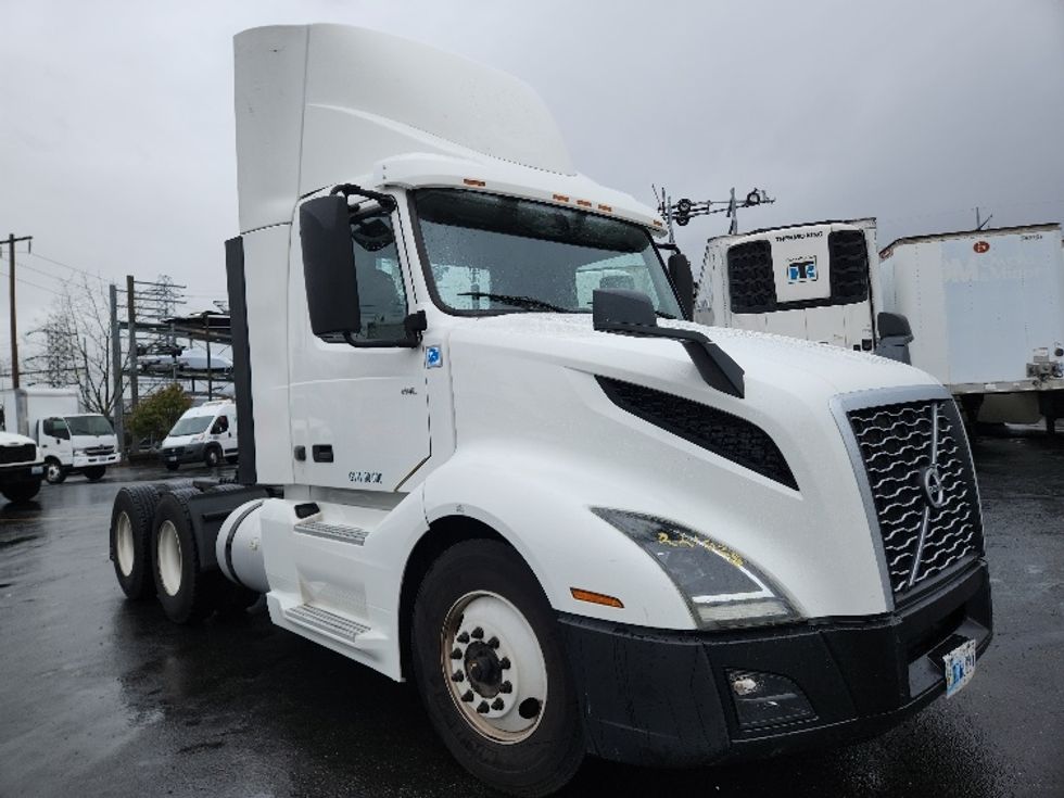 Day Cab Tractor-Heavy Duty Tractors-Volvo-2019-VNL64T300-Kent-WA-378,951\n\t\tmiles-$ 41,500 - Image 1