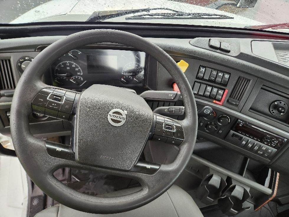 Day Cab Tractor-Heavy Duty Tractors-Volvo-2019-VNL64T300-Kent-WA-378,951\n\t\tmiles-$ 41,500 - Image 11