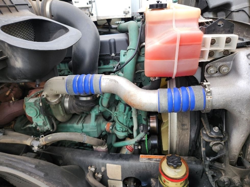 Day Cab Tractor-Heavy Duty Tractors-Volvo-2019-VNL64T300-Kent-WA-378,951\n\t\tmiles-$ 41,500 - Image 15