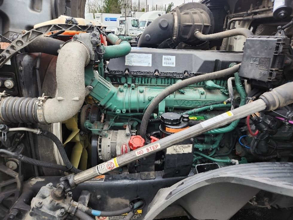 Day Cab Tractor-Heavy Duty Tractors-Volvo-2019-VNL64T300-Kent-WA-378,951\n\t\tmiles-$ 41,500 - Image 16