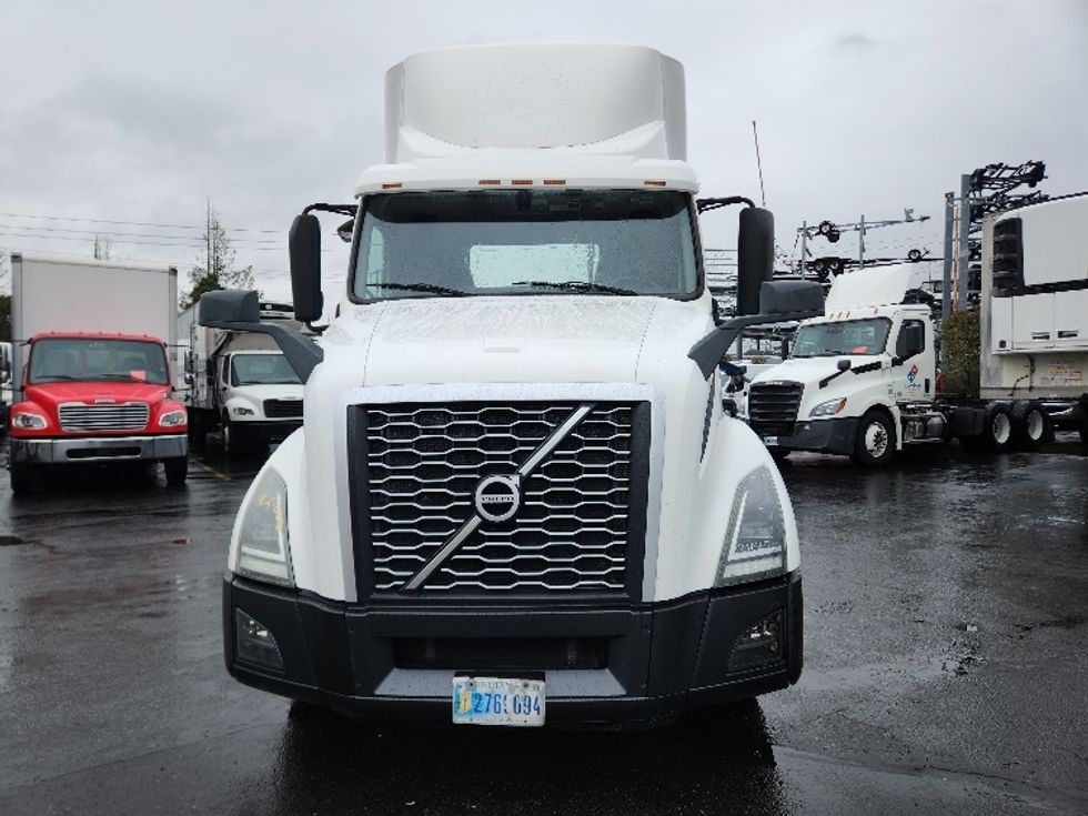 Day Cab Tractor-Heavy Duty Tractors-Volvo-2019-VNL64T300-Kent-WA-378,951\n\t\tmiles-$ 41,500 - Image 2