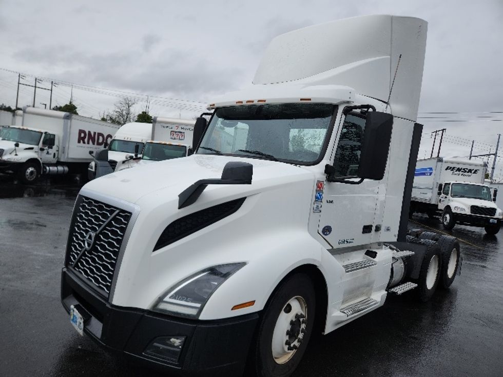 Day Cab Tractor-Heavy Duty Tractors-Volvo-2019-VNL64T300-Kent-WA-378,951\n\t\tmiles-$ 41,500 - Image 3