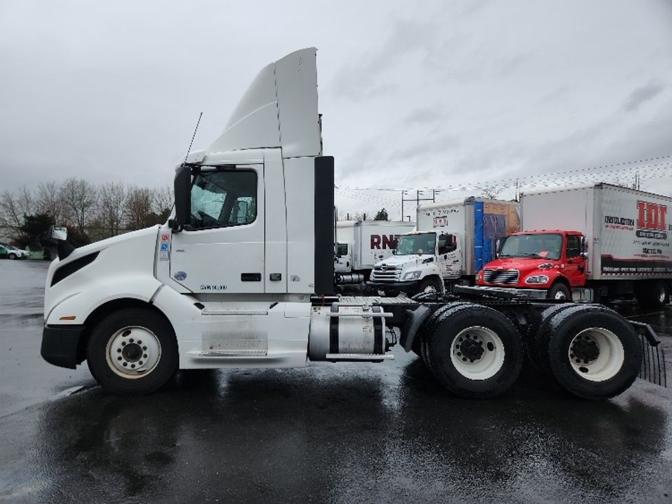Day Cab Tractor-Heavy Duty Tractors-Volvo-2019-VNL64T300-Kent-WA-378,951\n\t\tmiles-$ 41,500 - Image 4
