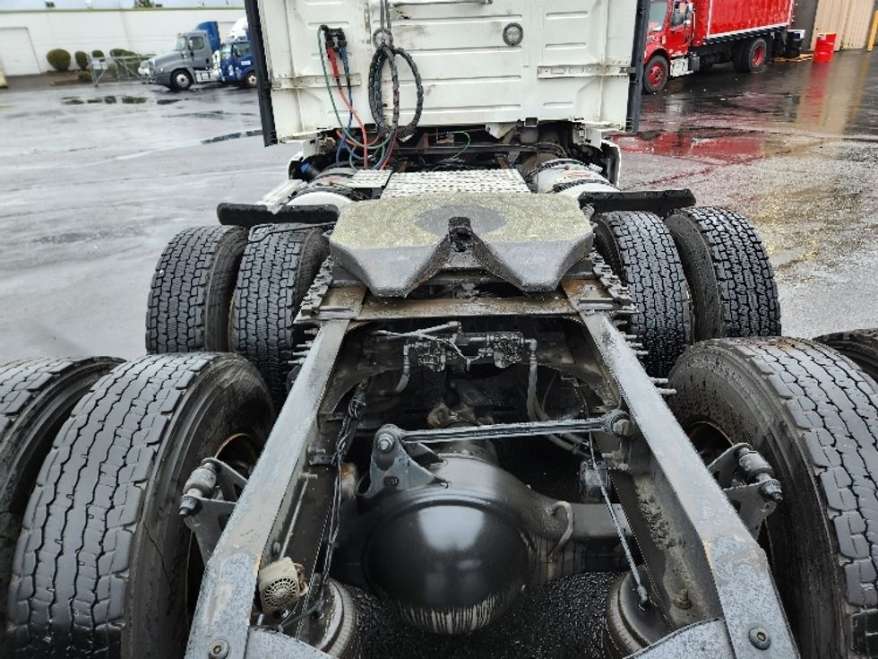 Day Cab Tractor-Heavy Duty Tractors-Volvo-2019-VNL64T300-Kent-WA-378,951\n\t\tmiles-$ 41,500 - Image 6