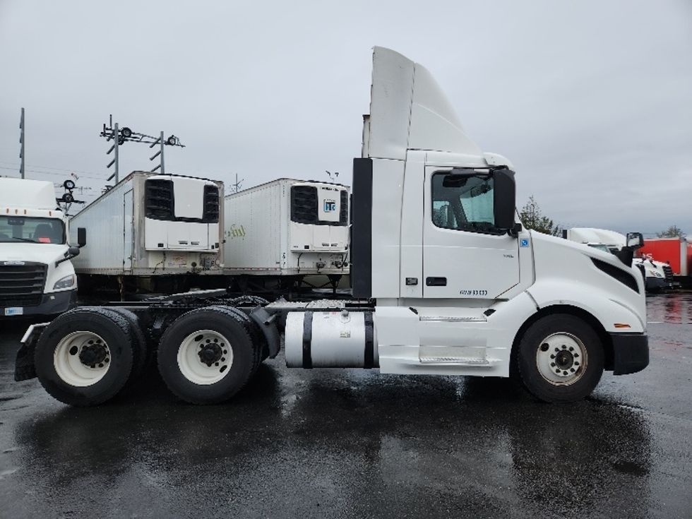 Day Cab Tractor-Heavy Duty Tractors-Volvo-2019-VNL64T300-Kent-WA-378,951\n\t\tmiles-$ 41,500 - Image 8