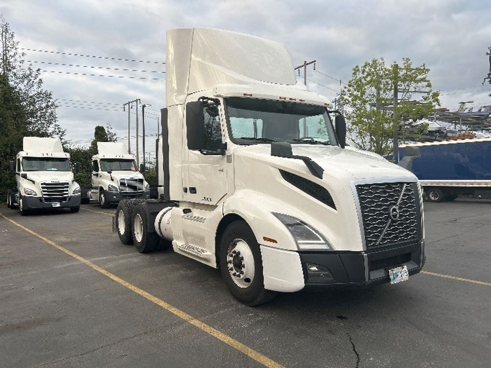 Day Cab Tractor-Heavy Duty Tractors-Volvo-2019-VNL64T300-Kent-WA-417,991\n\t\tmiles-$ 40,500 - Image 1