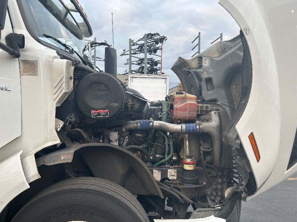 Day Cab Tractor-Heavy Duty Tractors-Volvo-2019-VNL64T300-Kent-WA-417,991\n\t\tmiles-$ 40,500 - Image 15