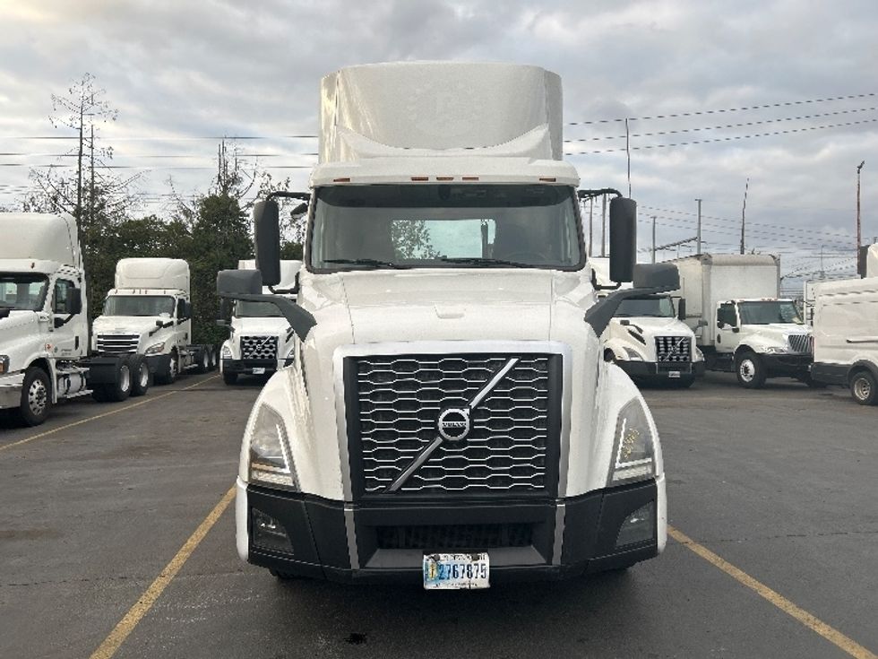 Day Cab Tractor-Heavy Duty Tractors-Volvo-2019-VNL64T300-Kent-WA-417,991\n\t\tmiles-$ 40,500 - Image 2