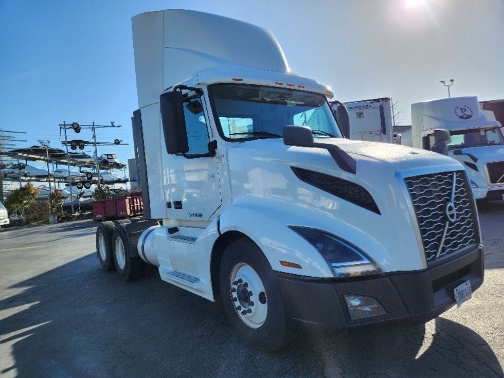 Day Cab Tractor-Heavy Duty Tractors-Volvo-2019-VNL64T300-Kent-WA-428,677\n\t\tmiles-$ 39,000 - Image 1