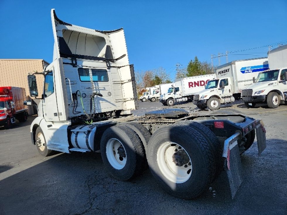 Day Cab Tractor-Heavy Duty Tractors-Volvo-2019-VNL64T300-Kent-WA-428,677\n\t\tmiles-$ 39,000 - Image 5