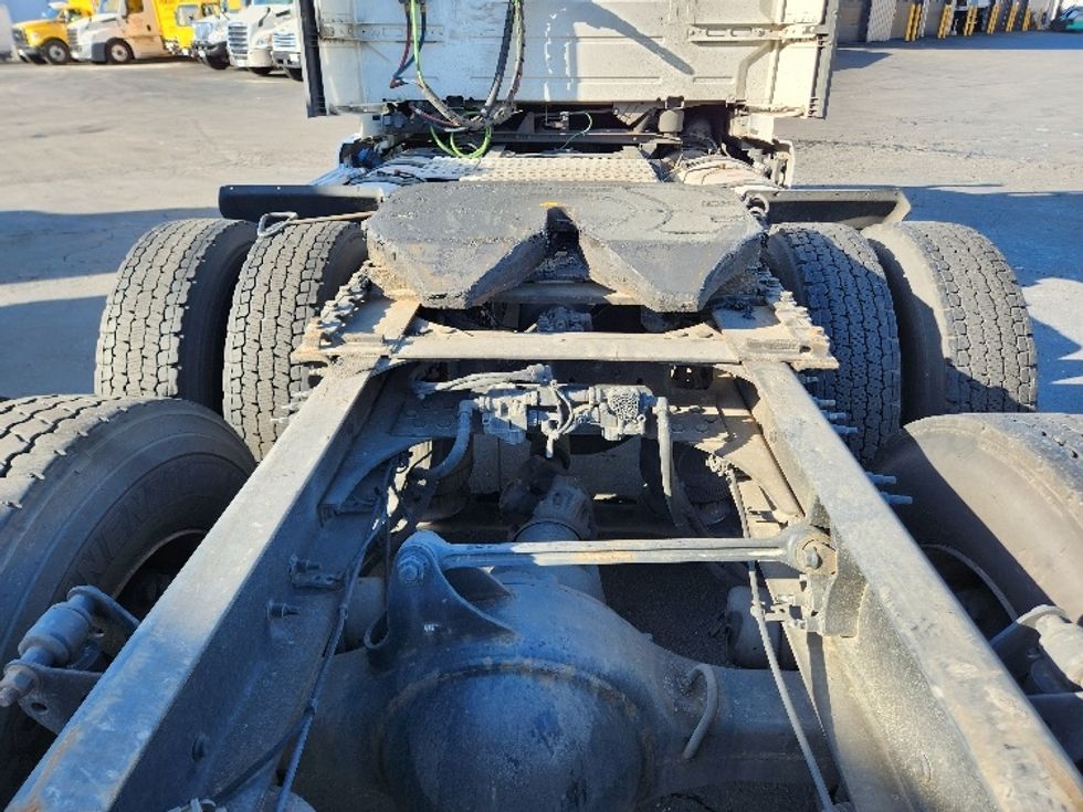 Day Cab Tractor-Heavy Duty Tractors-Volvo-2019-VNL64T300-Kent-WA-428,677\n\t\tmiles-$ 39,000 - Image 6