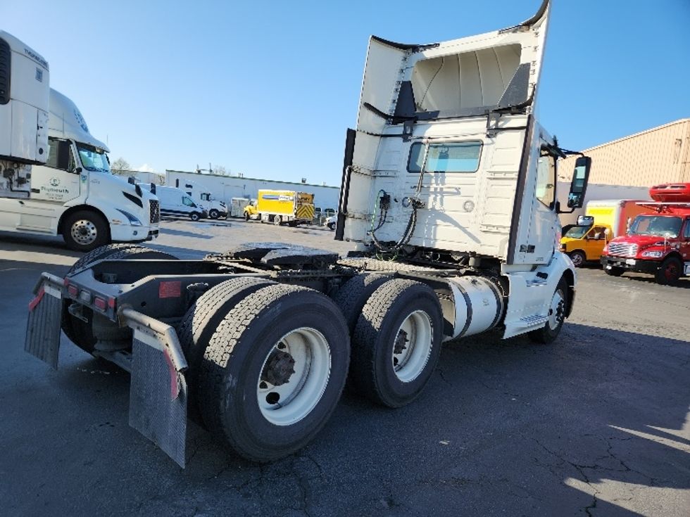 Day Cab Tractor-Heavy Duty Tractors-Volvo-2019-VNL64T300-Kent-WA-428,677\n\t\tmiles-$ 39,000 - Image 7