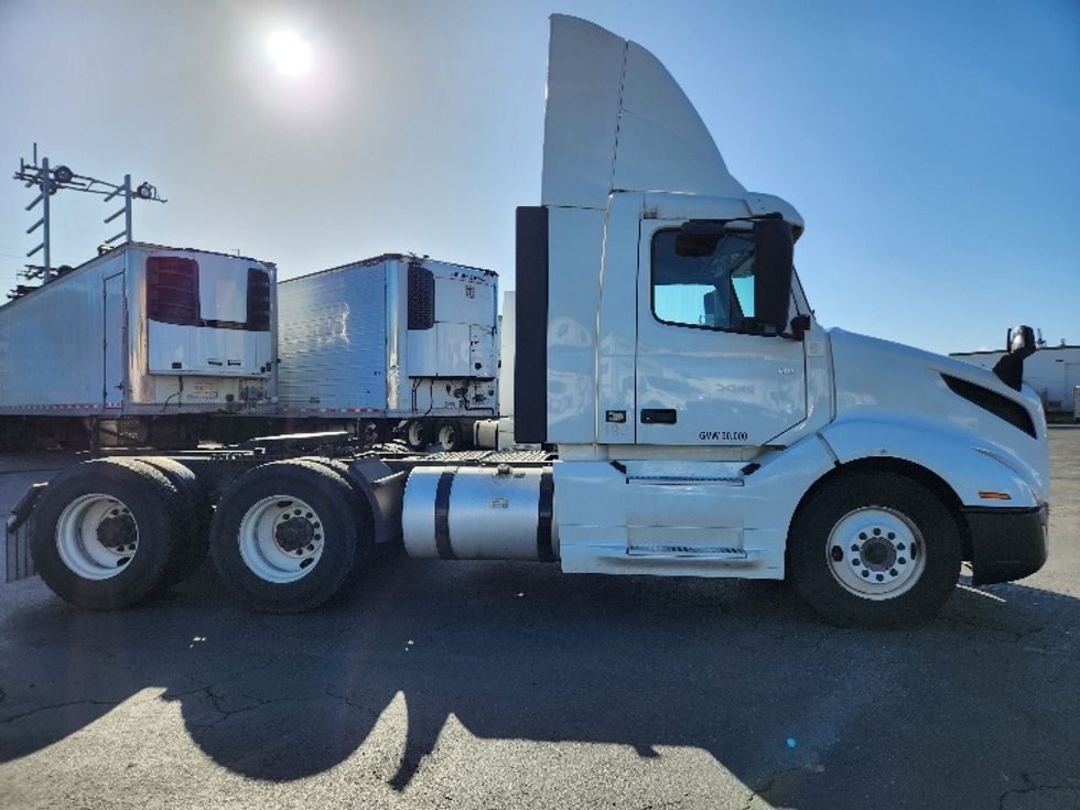 Day Cab Tractor-Heavy Duty Tractors-Volvo-2019-VNL64T300-Kent-WA-428,677\n\t\tmiles-$ 39,000 - Image 8