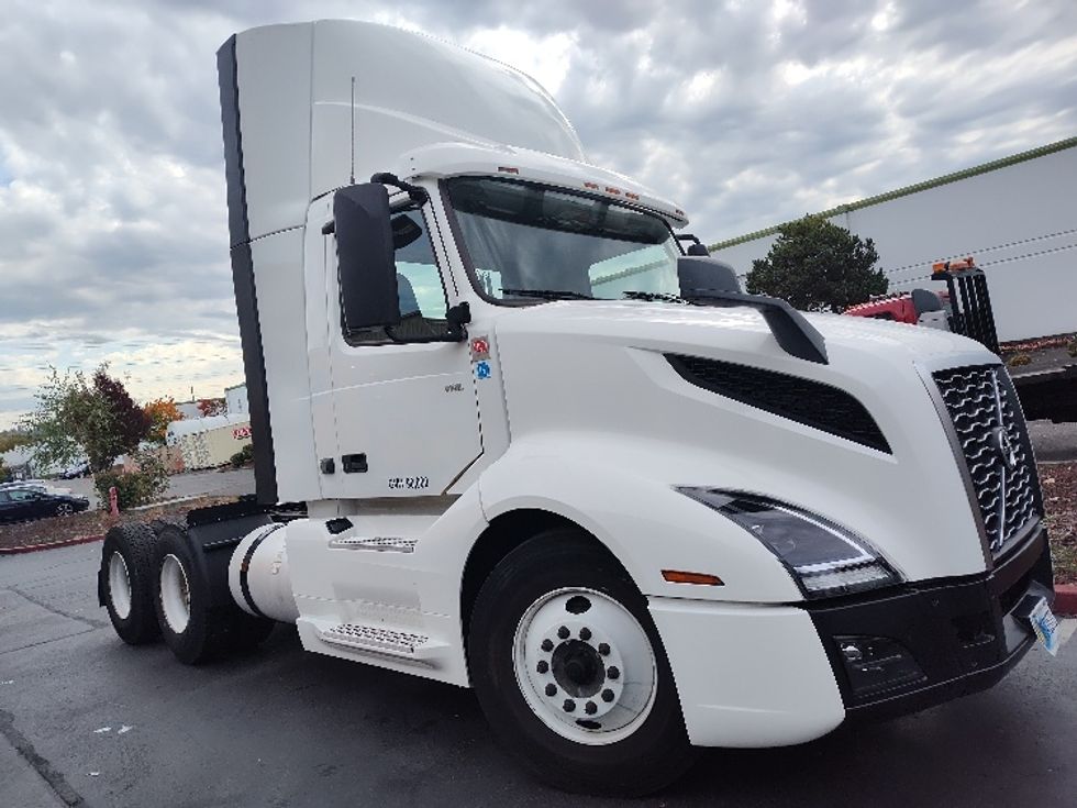 Day Cab Tractor-Heavy Duty Tractors-Volvo-2019-VNL64T300-Kent-WA-435,899\n\t\tmiles-$ 40,000 - Image 1