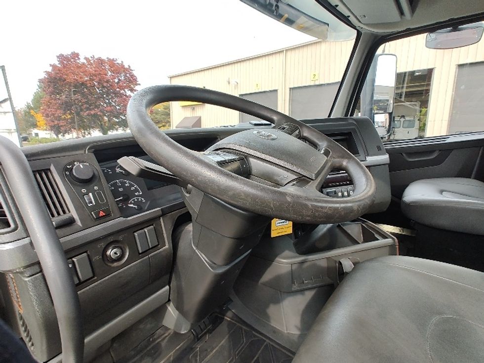 Day Cab Tractor-Heavy Duty Tractors-Volvo-2019-VNL64T300-Kent-WA-435,899\n\t\tmiles-$ 40,000 - Image 10