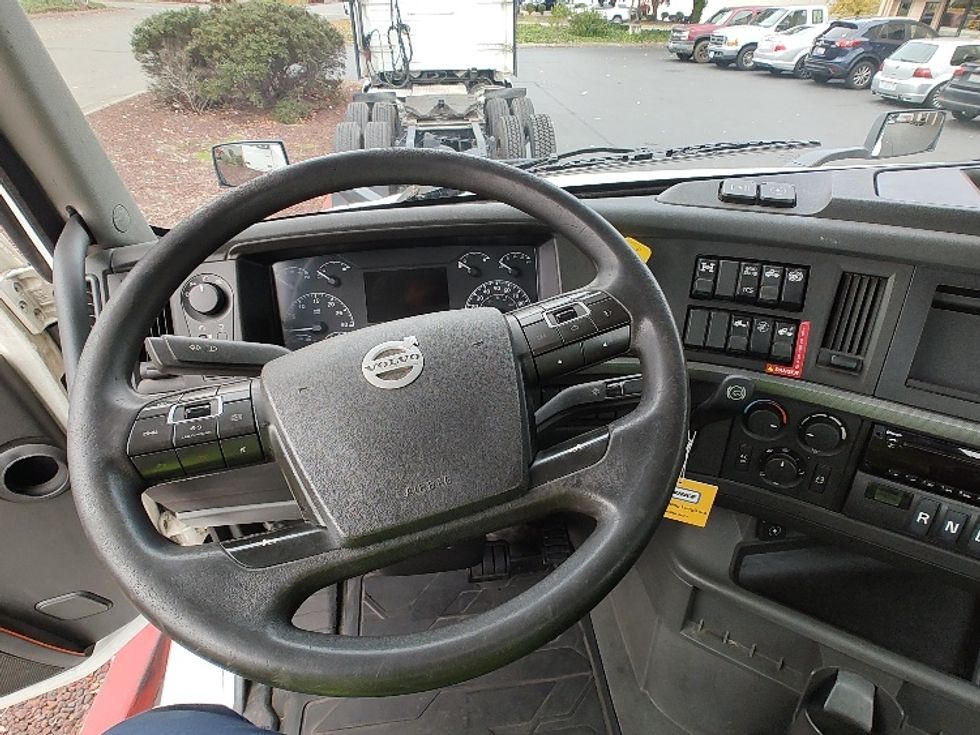 Day Cab Tractor-Heavy Duty Tractors-Volvo-2019-VNL64T300-Kent-WA-435,899\n\t\tmiles-$ 40,000 - Image 11