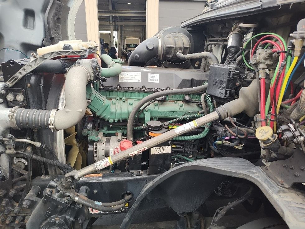 Day Cab Tractor-Heavy Duty Tractors-Volvo-2019-VNL64T300-Kent-WA-435,899\n\t\tmiles-$ 40,000 - Image 16