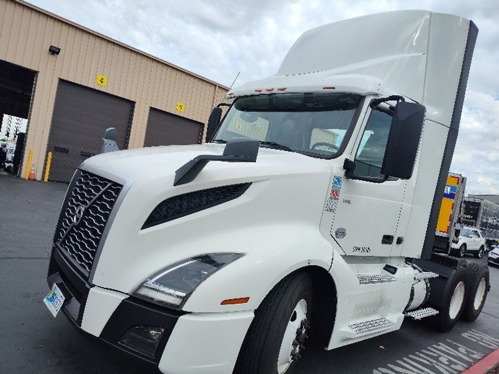 Day Cab Tractor-Heavy Duty Tractors-Volvo-2019-VNL64T300-Kent-WA-435,899\n\t\tmiles-$ 40,000 - Image 3