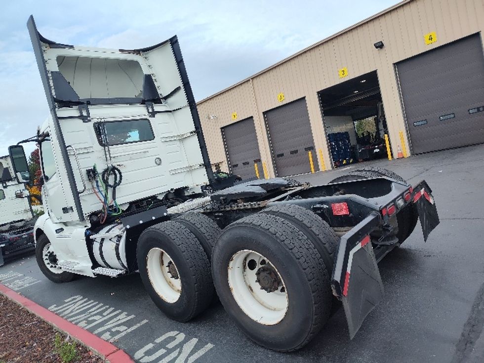 Day Cab Tractor-Heavy Duty Tractors-Volvo-2019-VNL64T300-Kent-WA-435,899\n\t\tmiles-$ 40,000 - Image 5